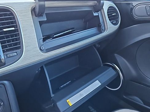 Used 2018 Volkswagen Beetle 2.0T Coast image 24