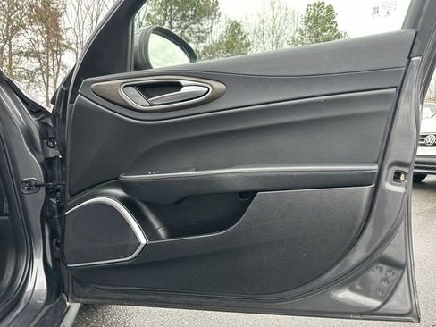 Used 2022 Alfa Romeo Giulia Ti image 33