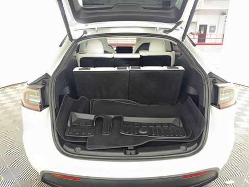 Used 2023 Tesla Model Y Long Range image 27