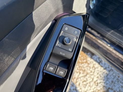 Used 2023 Volkswagen ID.4 Pro S Plus image 12