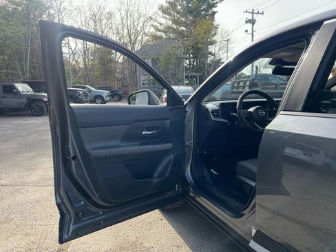 Used 2025 Nissan Kicks SV image 15