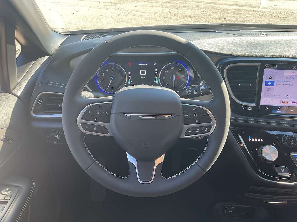 New 2027 Chrysler Pacifica Select FWD image 11