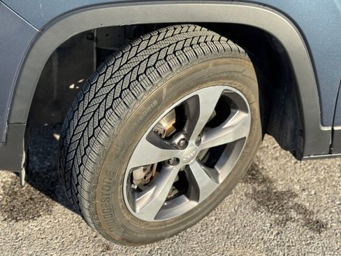 Used 2020 Jeep Cherokee Limited image 33