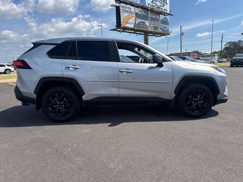 Used 2024 Toyota RAV4 LE FWD image 9