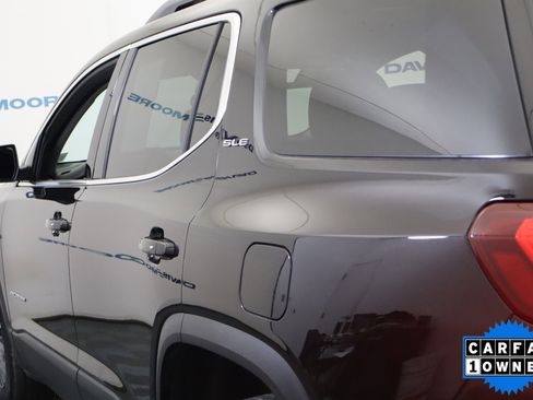 Used 2023 GMC Acadia SLE w/ Driver Convenience Package image 10