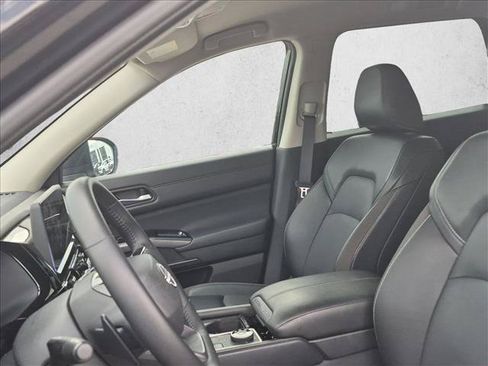 Used 2026 Nissan Pathfinder SL AWD/4WD image 11