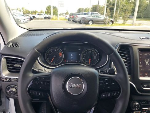 Used 2023 Jeep Cherokee Altitude Lux image 19