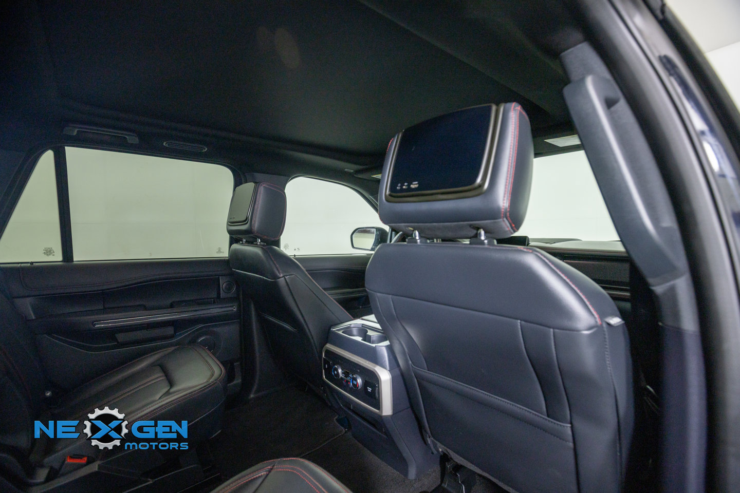 Used 2024 Ford Expedition Limited AWD/4WD image 39