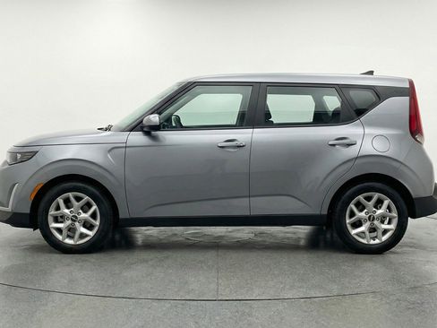 Used 2025 Kia Soul LX w/ LX Technology Package FWD image 5
