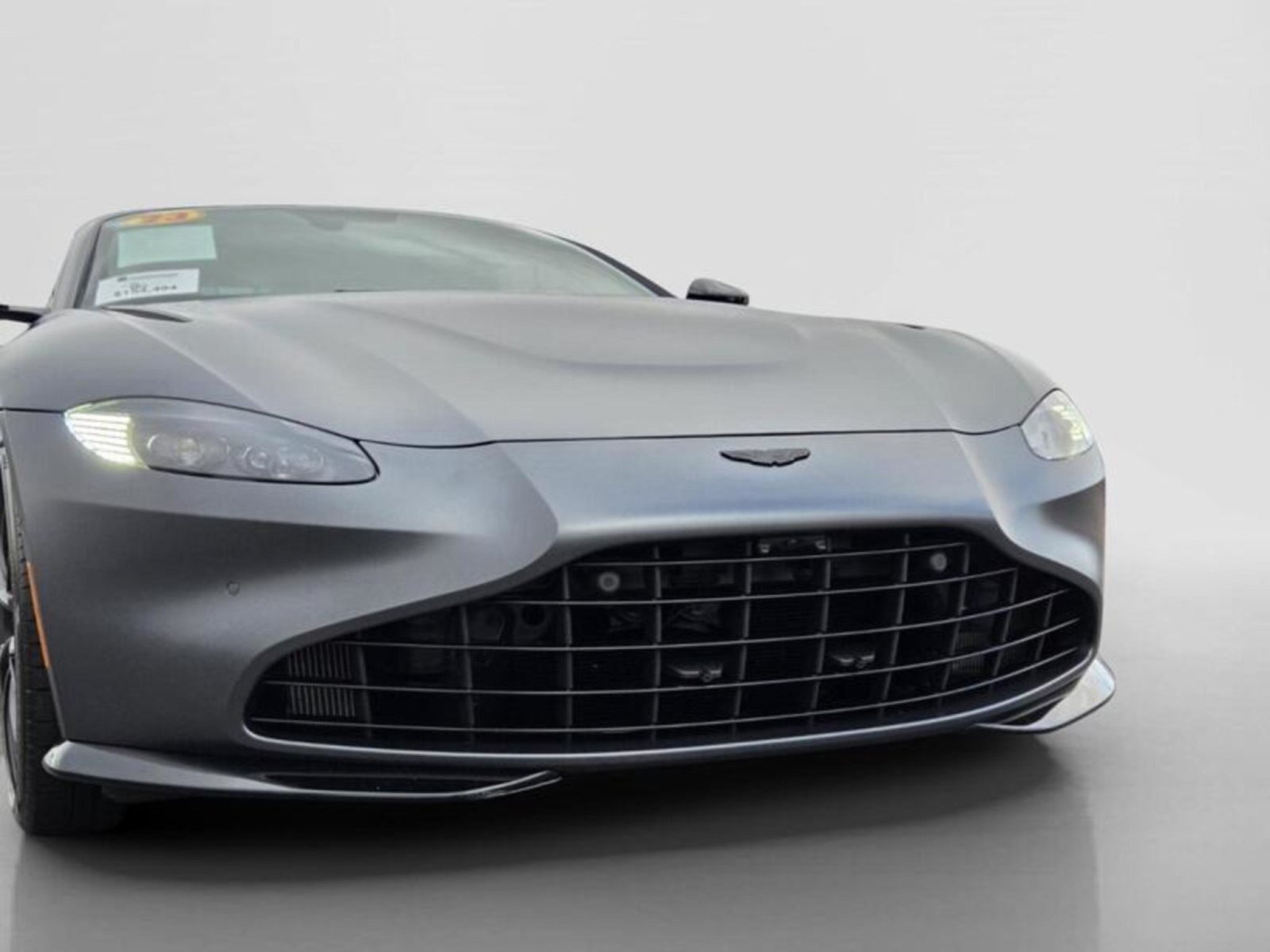 Used 2023 Aston Martin V8 Vantage Roadster RWD image 9