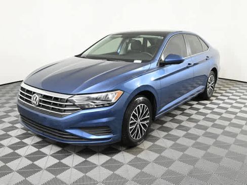 Used 2021 Volkswagen Jetta SE w/ SE Cold Weather Package image 2