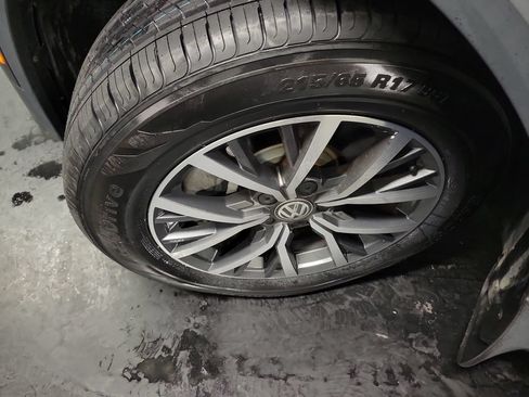 Used 2021 Volkswagen Tiguan S FWD image 13