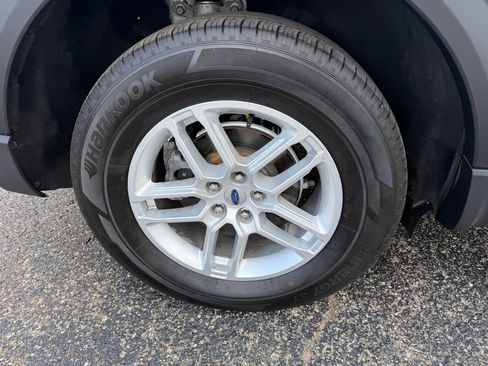 Used 2025 Ford Explorer Active AWD/4WD image 34
