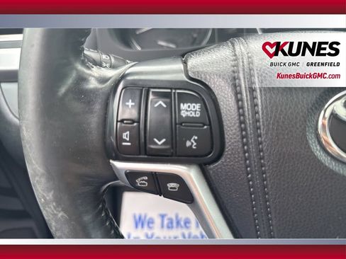 Used 2014 Toyota Highlander XLE AWD/4WD image 19