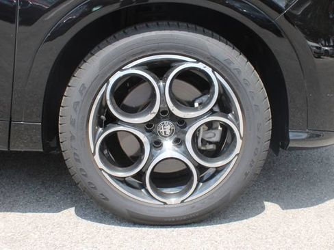Used 2025 Alfa Romeo Tonale AWD/4WD image 38