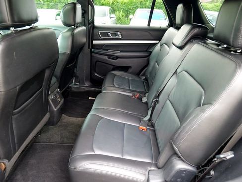 Used 2017 Ford Explorer XLT w/ Equipment Group 202A AWD/4WD image 27