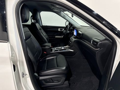 Used 2021 Ford Explorer XLT image 23