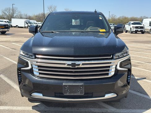 Used 2023 Chevrolet Suburban High Country image 9