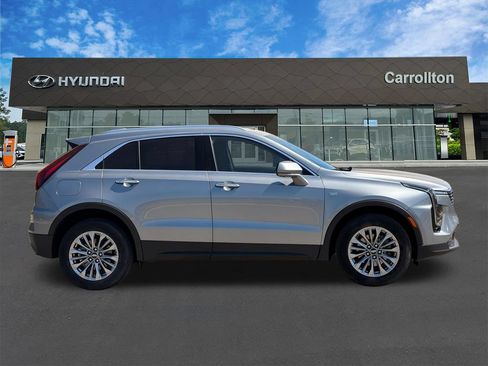 Used 2025 Cadillac XT4 Premium Luxury FWD image 4