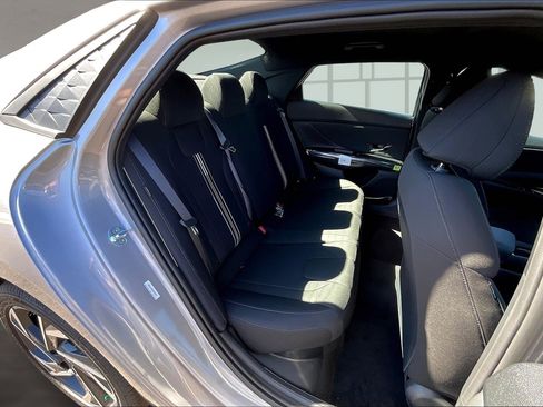 New 2025 Hyundai Elantra SEL image 10