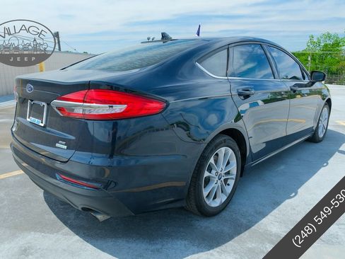 Used 2020 Ford Fusion SE FWD image 3