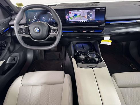 Used 2026 BMW 530i xDrive w/ Premium Package AWD/4WD image 5