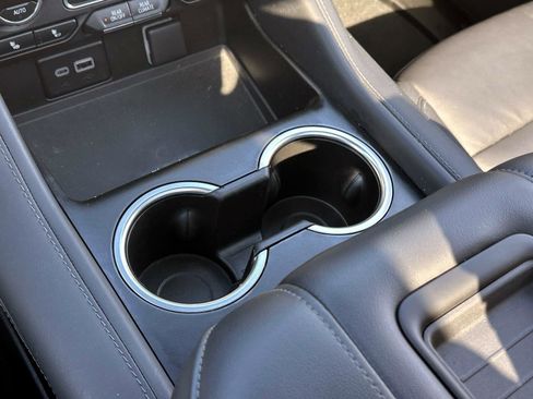 Used 2024 Chevrolet Tahoe Z71 w/ Luxury Package image 31