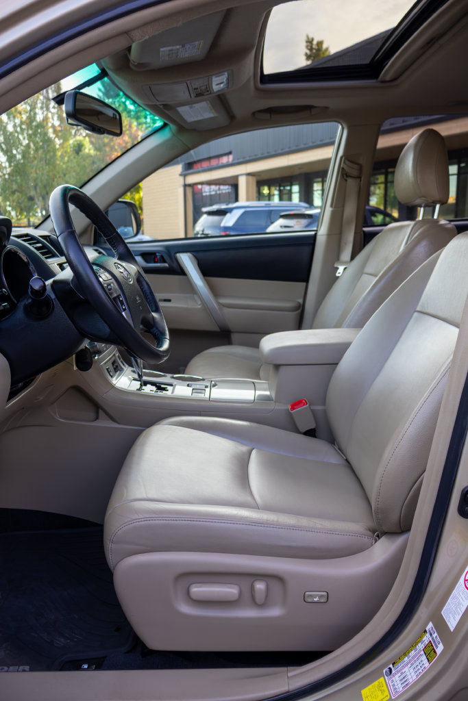 Used 2013 Toyota Highlander SE AWD/4WD image 15