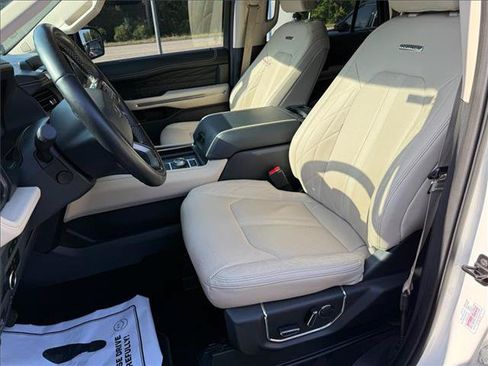 Used 2023 Ford Expedition Platinum AWD/4WD image 9