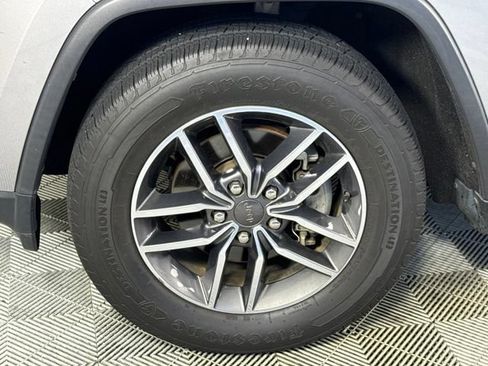 Used 2019 Jeep Grand Cherokee Laredo w/ Laredo X Package RWD image 14