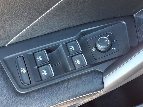 Certified 2022 Volkswagen Tiguan SE R-Line image 19