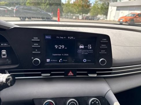 Used 2022 Hyundai Elantra SE FWD image 20