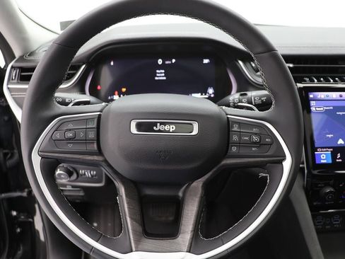 Used 2023 Jeep Grand Cherokee L Limited w/ Luxury Tech Group II image 19