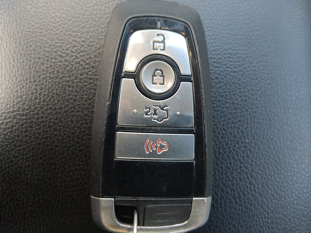 Used 2020 Ford Fusion SE FWD image 32