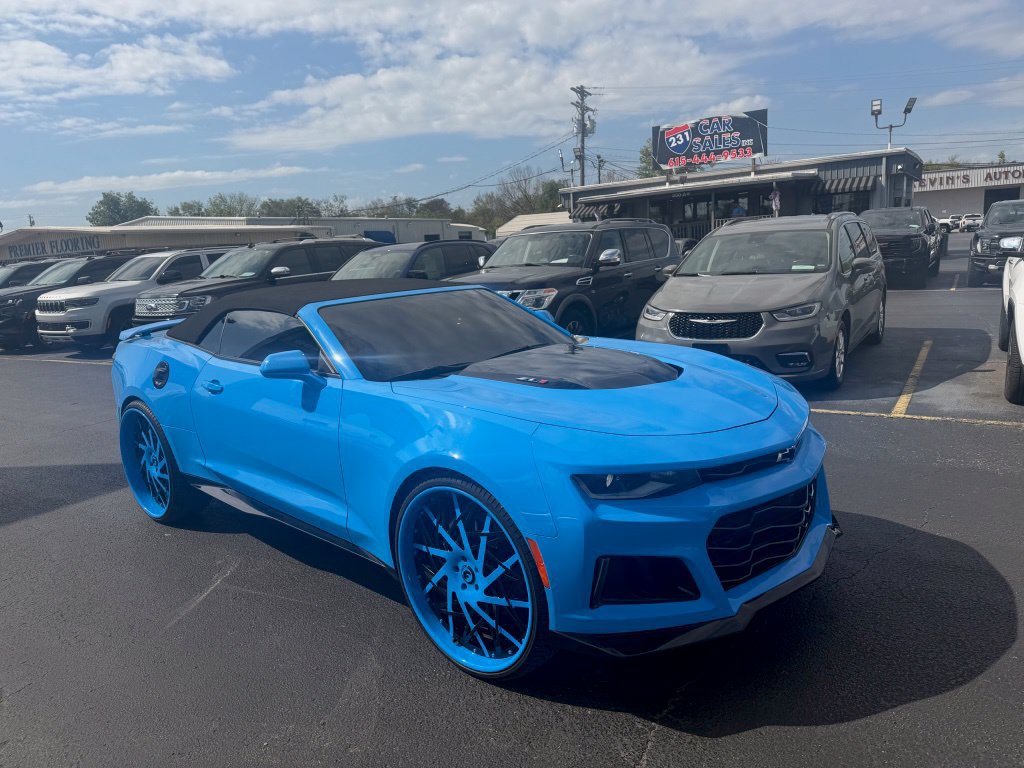 Used 2022 Chevrolet Camaro ZL1 RWD image 2