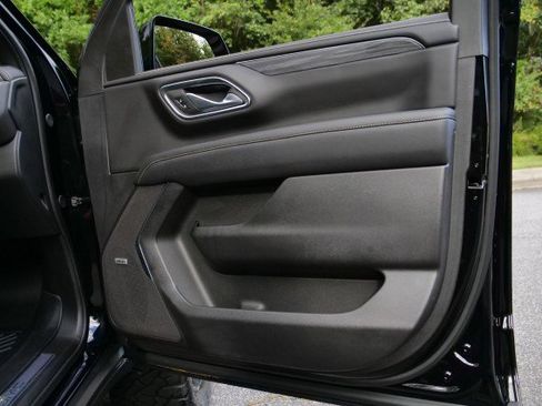 Used 2024 GMC Yukon XL SLT w/ SLT Luxury Package image 53