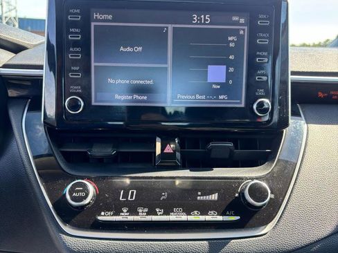 Used 2020 Toyota Corolla LE FWD image 16