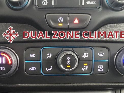 Used 2024 GMC Terrain SLT image 23