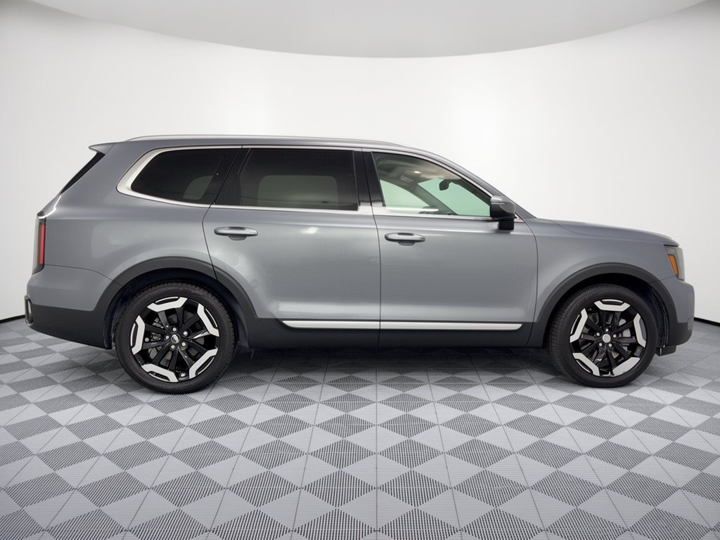 Used 2024 Kia Telluride EX w/ EX Captain's Chair Package FWD image 8