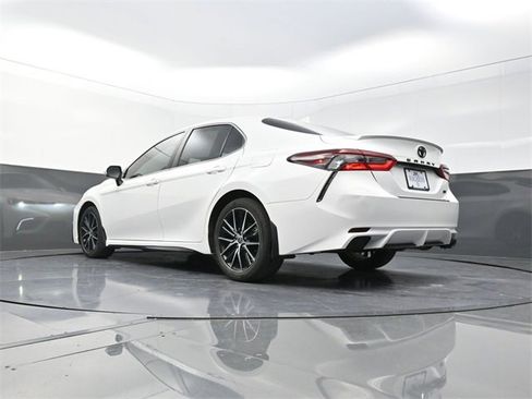 Used 2022 Toyota Camry SE image 29