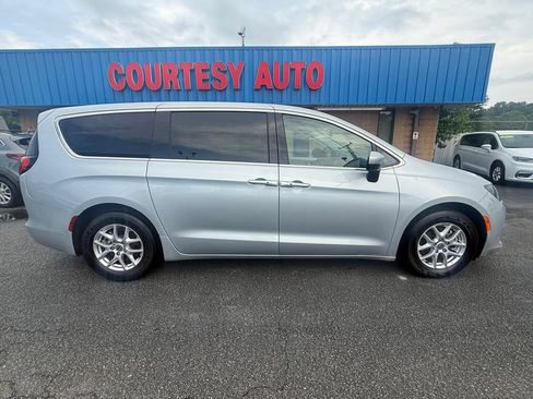 Used 2023 Chrysler Voyager LX FWD image 8
