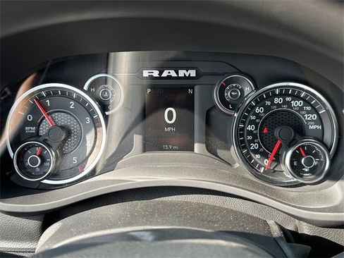 Used 2024 RAM 2500 Tradesman w/ Chrome Appearance Group image 34