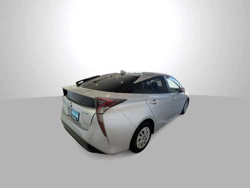 Used 2017 Toyota Prius Two w/ Carpet Mat Package FWD image 8