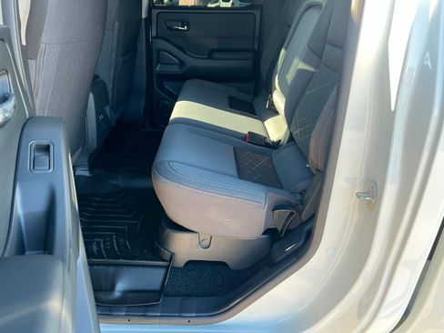 Used 2025 Nissan Frontier SV image 21