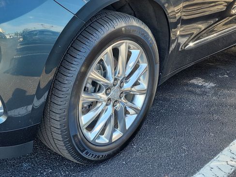 Used 2021 Buick Enclave Essence image 4