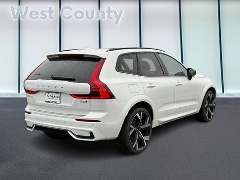 New 2026 Volvo XC60 B5 Ultra w/ Climate Package image 3