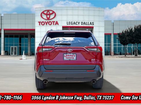 Used 2019 Toyota RAV4 XLE Premium FWD image 8