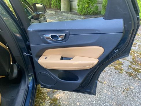 Used 2019 Volvo XC60 T6 Momentum w/ Premium Package AWD/4WD image 23