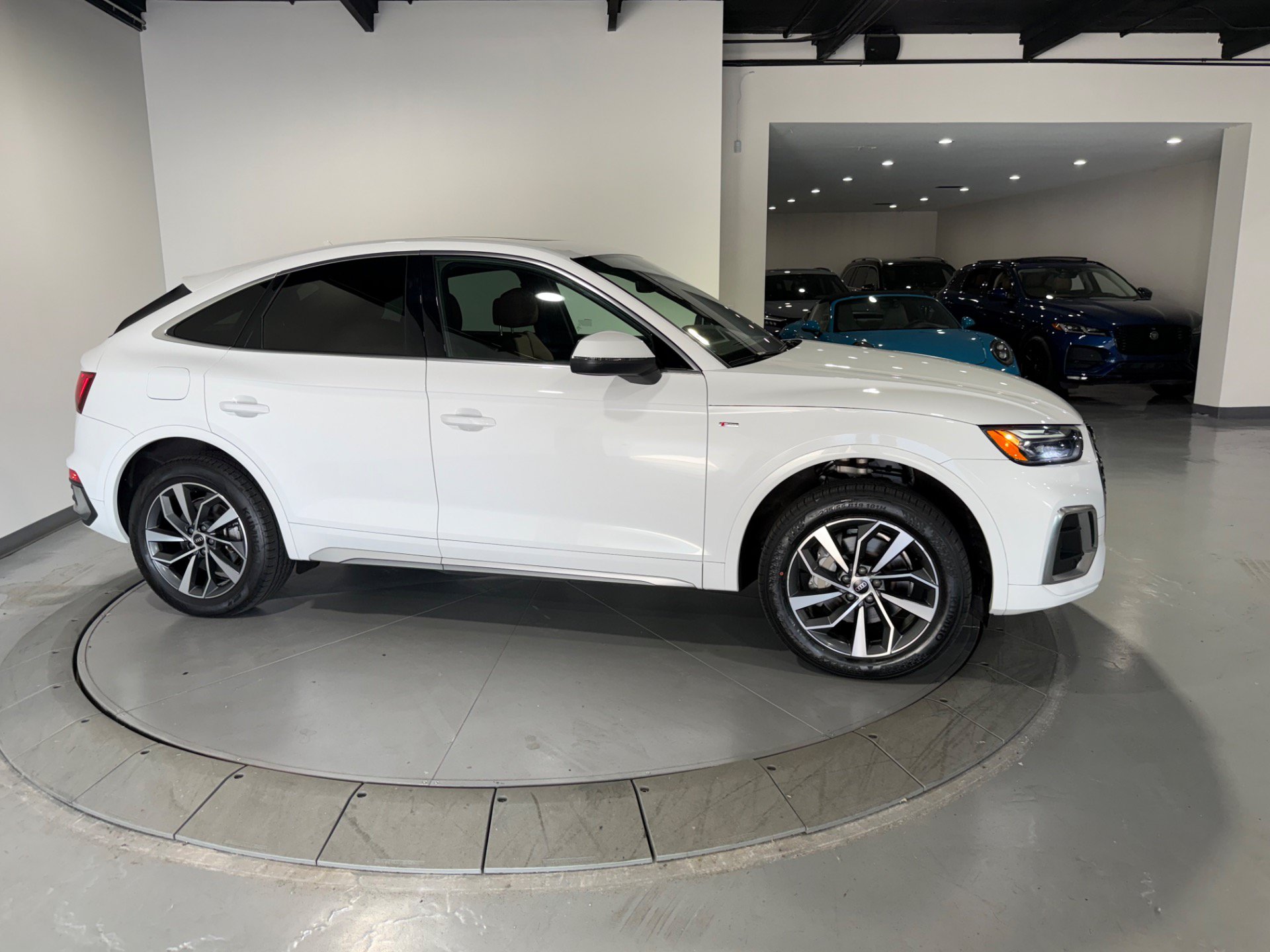 Used 2023 Audi Q5 2.0T Premium w/ Convenience Package AWD/4WD image 7