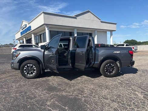 Used 2021 Nissan Titan PRO-4X w/ Pro-4x Convenience Package AWD/4WD image 4